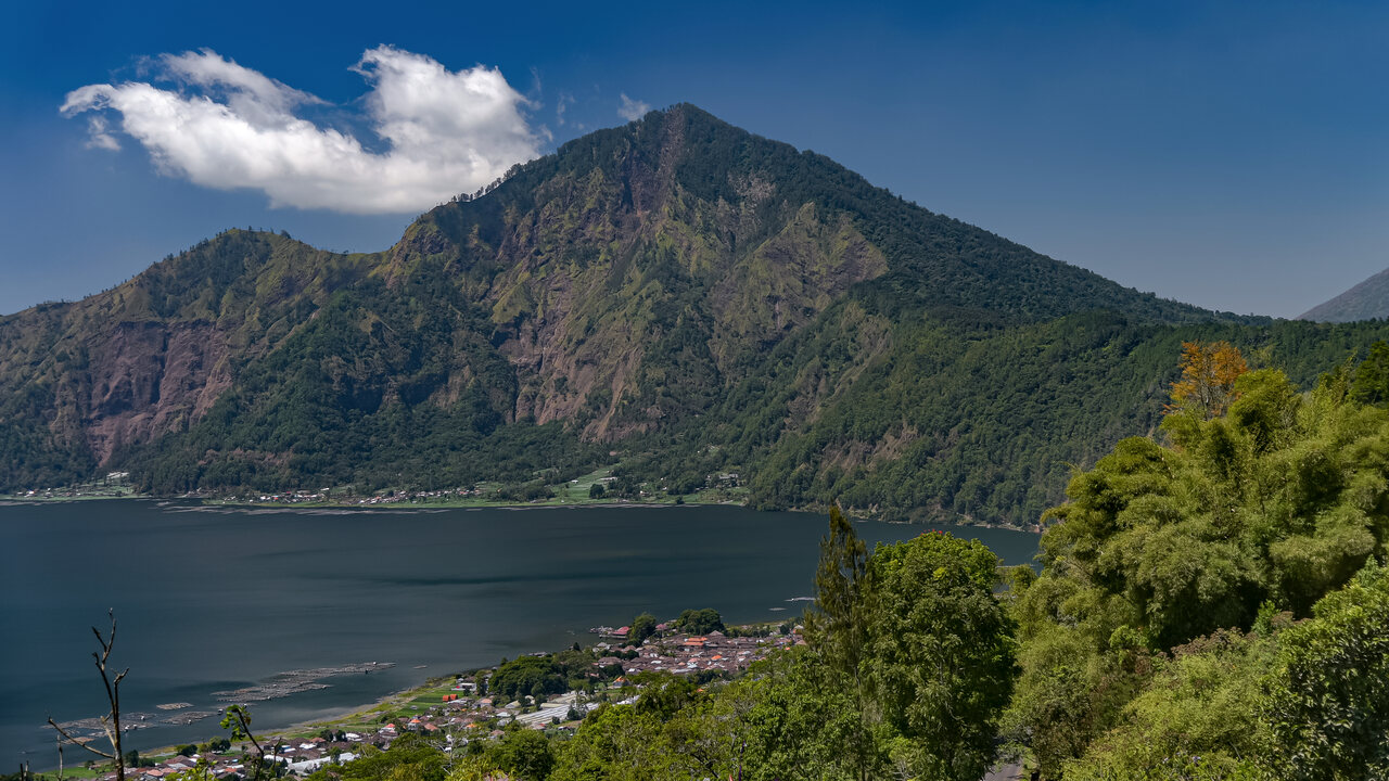 Pemandangan Danau Batur di Kintamani